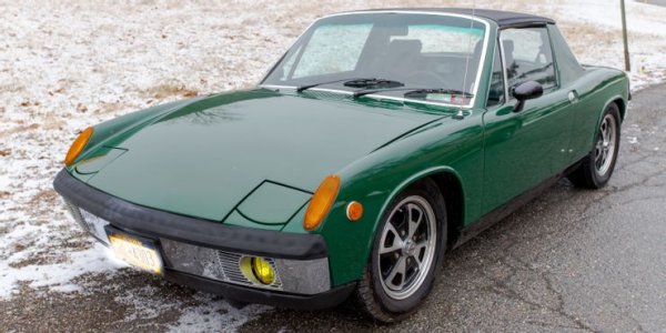 За съжаление, Porsche също попада в този списък със своето 914. В най-бавния си вариант колата се предлага с 1,6-литров, развиващ 80 к.с. Мощността се предава към задните колела с механична скоростна кутия, като теглото на автомобила е малко над 900 кг.

Мястото в салона не е много, като натоварването е най-вече върху гърба на шофьора. Добавете слабата мощност и ще разбере, защо този модел не е сред най-приятните за управление.