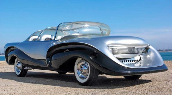 Тази кола е проектирана с цел да бъде най-безопасната за своето време. Затова е интегрирана клетка за безопасност, странична защита, корпус, пълен с пяна за намаляване на силата на ударите или седалки, които се въртят на 180 градуса, за да предпазят пътниците в случай на челен сблъсък.

Aurora е американски автомобил, създаден от католическия свещеник Алфред А. Джулиано. Автомобилът трябвало да се предлага с двигатели Chrysler, Cadillac или Lincoln, изградени върху шаси на Buick. Но Aurora Motor Company фалира, след като произвежда само един прототип.