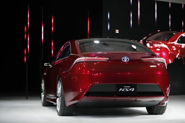 Детройт 2012 - Toyota NS4 Plug-in Hybrid Concept