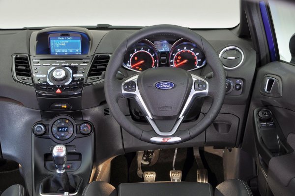 Добрата новина е, че ST е един от най-достъпните модели в този клас. За 10 000 лири се намира предложение от 2016 година в най-високо ниво на оборудванте. А ако искате по-практичния вариант, през 2017 година Ford предложи версия с 5 врати, която обаче е по-скъпа.

За същите пари се предлага и Vauxhall Corsa VXR, но ST е много п -добър за шофиране, като същевременно е на по-разумни цени от Renault Clio RS, който е и другият му основен съперник. 
