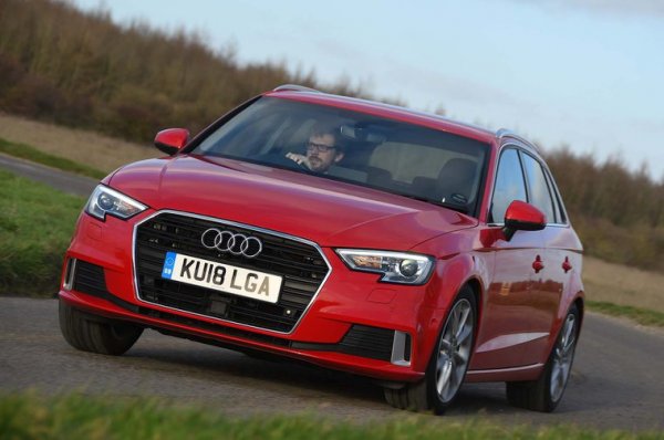 Третото поколение на модела притежава всички редовни характеристики на семен автомобил, като добавя към тях изтънченост и качествени материали и изработка, които няма как да бъдат пренебрегнати. Точно това му помогна да спечели голямата награда за автомобил на годината през 2013 година, а сега печели и при втората употреба.

Интериорът на A3 предлага изобилие от луксозни материали и първокласна информационно-развлекателна система, която е по-удобна пред тази на новото поколение на модела.
