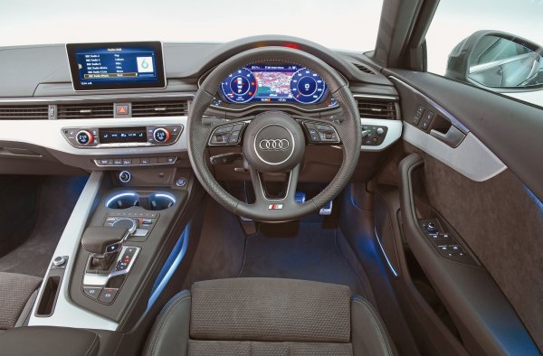 Да, вероятно BMW 3-Series и изглежда като не по-лоша покупка в случая, но в случая нещата се свеждат до съотношение цена-качество. При наличен бюджет от 18 000 лири може да се купи 3-годишен автомобил с 2,0-литров двигател TDI и доста богато оборудване.
