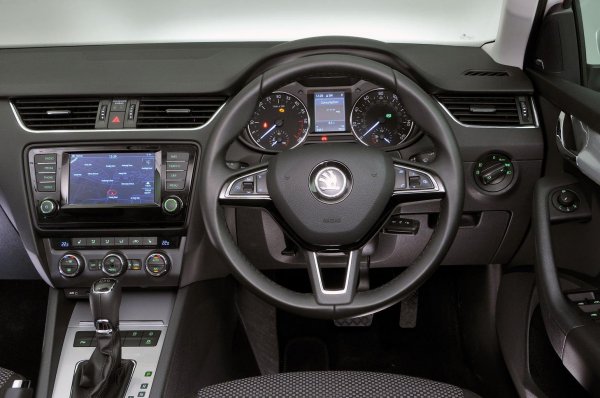 Срещу малко повече похарчени пари се срещат екземпляри от след 2018 година, които са с подобрен дизайн и модернизирани информационно-развлекателни технологии.

Тази достъпност на комбито на Skoda ;w дава предимство пред BMW 5-Series Touring и Volkswagen Passat Estateq, докато преки конкуренти като Volkswagen Golf Estate и Seat Leon ST не могат да се сравнят с него.
