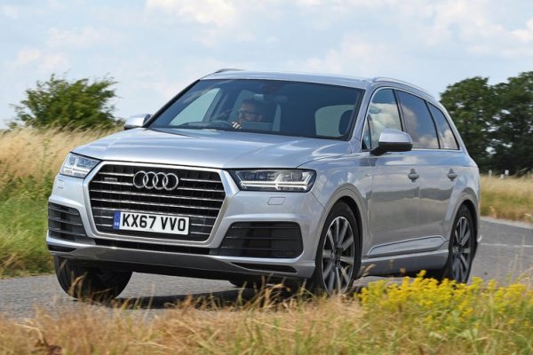 Ключът към успеха на Q7 е неговата гъвкавост. Той може да превозва седем души в лукс и комфорт, като предлага отлично управление. И освен това може да тегли голяма каравана, както и да се движи уверено по тежък терен.

Факт е, че най-новите версии на модела не са евтини, но срещу парите си поучавате лесна за употреба информационно-развлекателна система (с интуитивен въртящ се контролер между преднине седалки) и физическо управление на климатика, което е по-добро от разсейващите сензорни екрани.
