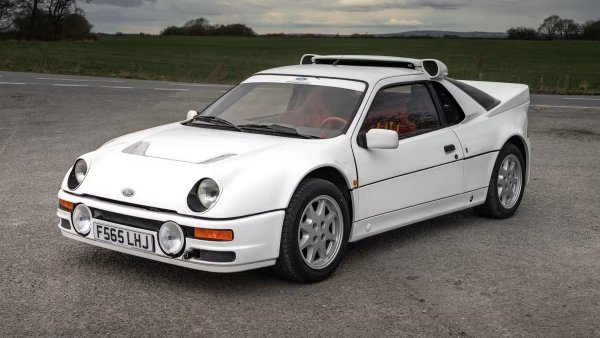 Ерата на ралитата от Група Б създаде едни от най-невероятните автомобили, които украсиха Световния рали шампионат. Изискванията за хомологация доведоха и до някои наистина специални шосейни автомобили. Един от тях беше Ford RS200, създаден да отговаря на правилата на състезанието, така че Ford да може да има средно разположен конкурент на непобедимия Audi Sport Quattro.
