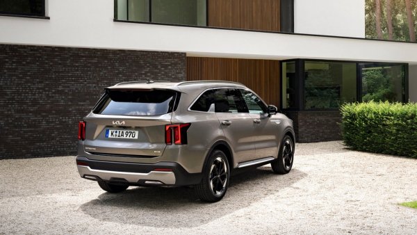 1. Kia Sorento - 94 538
2. Kia Carnival - 82 748
3. Hyundai Santa Fe - 77 161
4. Kia Sportage - 74 255
5. Hyundai Grandeur - 71 656
6. Kia Seltos - 61 897
И десетте най-продавани модела са си корейски, естествено. При марките Hyundai, Kia и Genesis (дъщерна на Hyundai) окупират първите места, далеч назад остават BMW, Mercedes и Renault. 
