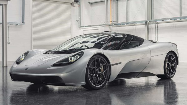 Двигател: 3,9-литров V12

Мощност: 725 конски сили

Цена: 2 600 000 евро

Точно като по-малкия T.33, „баткото“ T.50 е оборудван със стандартен Costworth V12. Но тук той прави 654 конски сили, а „червената линия“ е 12 100 оборота в минута. T.50 е оборудван и с вентилатор, вграден в задната част на автомобила за по-добра аеродинамика, задвижван от 48-волтов електрически мотор. 

Клиентите, които търсят „хардкор“ версия за пистата, могат да изберат изданието T.50S Niki Lauda, което повишава мощността на V12 до 725 конски сили. Стандартният T.50 струва около 2,6 млн евро, докато ограниченото издание Niki Lauda е оценено на 4 млн евро.
