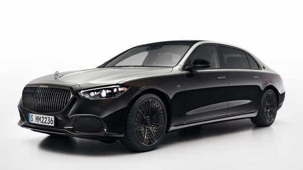 Двигател: 6,0-литров V12 с двойно турбо

Мощност: 621 конски сили

Цена: 340 200 евро

Eдна от колите в гамата на Mercedes поддържа мечтата за V12 жива и това е Maybach S680. Най-голямата и най-луксозна S-Class е оборудвана с 6,0-литров туин-турбо V12 с мощност 621 конски сили. Не е спортна кола, но все пак има достатъчно мощност, за да ускори до 100 км/ч за 4,5 секунди. 
