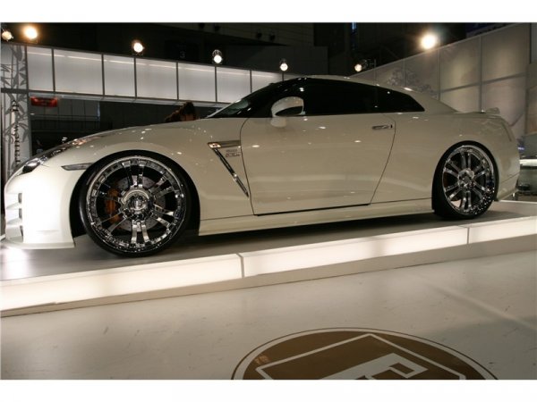 Branew Nissan GT-R / Токио 2009