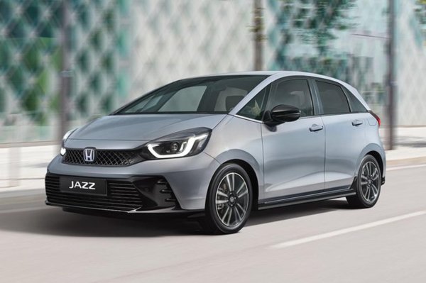 Този модел често е пренебрегван, отчасти защото е по-скъп от повечето други опции. Началната цена на Honda Jazz от около 50 800 лева обаче е сходна с тази на Toyota Yaris Cross, която има подобен силов агрегат.

Това е хибрид със 122 к.с., дължина от 4,09 м и багажник с обем до 304 литра. Пространството за пътници отзад е изключително и се откроява със своята ефективност и икономия на гориво, както и с качеството на материалите, сглобката и надеждността на интериора.
