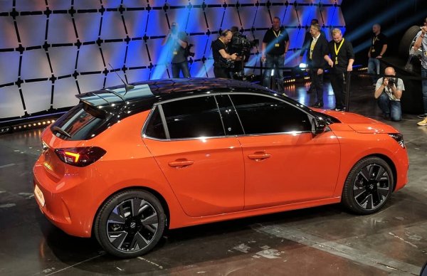 В Opel първи осъзнаха важността на новия тестов цикъл WLTP и бяха сертифицирали всичките си моделни версии още миналата пролет, което им донесе отлични продажби през септември и октомври 2018. Тази година, когато останалите производители наваксаха с тестовете, Opel има лек спад, но въпреки това стои добре на пазара, дори и преди дебюта на новата Corsa.  
Продажби: 717 225 (-4.5%)