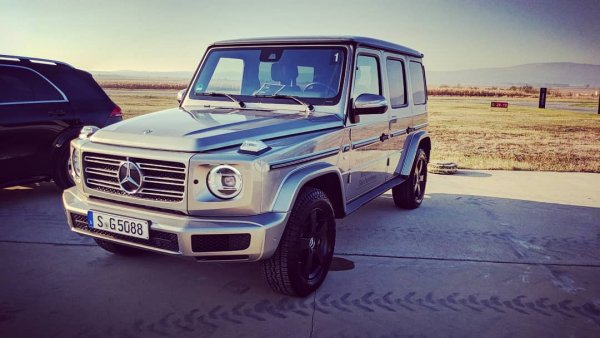 Големите сътресения при луксозната марка от Щутгарт бяха свързани с наложените глоби и със спада в Китай. В Европа обаче продажбите растат с приемливо темпо. 
Продажби: 727 440 (+3.9%)