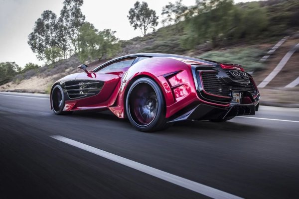 Кой е това? Провокативният Epitome, базиран на агрегатите на Corvette, беше показан на Pebble Beach Concours d'Elegance през 2013 г. Мароканската компания Laraki Automobiles е собственост на дизайнера Абдеслам Лараки, който създава яхти за краля на Бахрейн и също е работил с автомобилната компания Sbarro. Той вече имаше няколко опита (Fulgura и Borac) да направи голям удар на пазара на суперавтомобили, но те не могат да се нарекат успешни.

От какво е направен? Шаси Chevrolet Corvette, купе от карбон, 7-литров туинтурбо V8 двигател с мощност 1200-1750 к.с., ръчна и автоматична скоростна кутия (6-степенни от Corvette), задно предаване.
