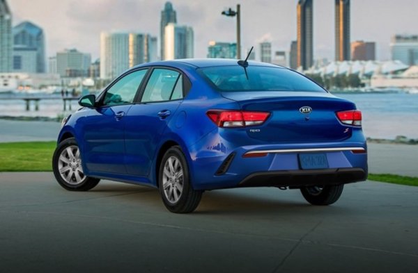 Нов - 17 346 долара

Употребяван - 17 472 (0,7% повече)

Субкомпактните седани вече не са толкова разпространени, колкото бяха преди, но конкуренцията в сегмента продължава да е сериозна. Kia Rio е едно от най-добрите предложения в класа, което кара купувачите да търсят употребявани автомобили на малка възраст.