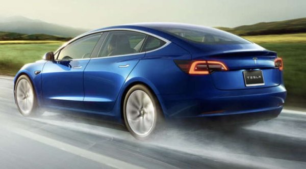 Нов - 44 409 долара

Употребяван &ndash; 45 677 долара (2,9% повече) 

Комбинацията от технология и достъпност при Tesla Model 3 продължава да е много привлекателна за клиентите. Заради недостига на микрочипове цената на този електромобил беше увеличавана на няколко пъти в последната година, като същото важи и за сроковете за доставата му. Много хора искат да си спестят чакането и затова плащат повече, но получават колата веднага.