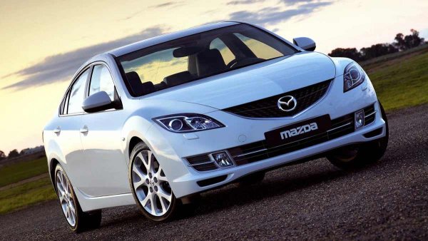 Второто поколение на Mazda6 остава един от най-интересните седани на своята епоха. Дизайнът все още изглежда модерен, а интериорът впечатлява със своята ергономичност и висококачествени материали.

Каросерията е забележимо по-добре защитена от корозия от предшественика, така че много автомобили изглеждат свежи дори след години употреба. Следи от ръжда могат да се открият по арките на колелата, праговете и ръбовете на вратите след 5-9 години употреба, но навременното третиране и антикорозионната обработка могат лесно да спрат процеса.
