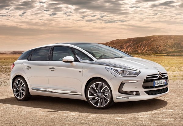 В наши дни DS е самостоятелна марка, но специално този модел преди 12 години беше част от гамата на Citro&euml;n. Той обаче също нямаше успех на пазара, въпреки че хибридната му система (дизел-електрическа) разполагаше с мощност от 200 к.с. DS 5 HYbrid4 имаше задвижване на четирите колела и разход на гориво от 3,8 л/100 км.
