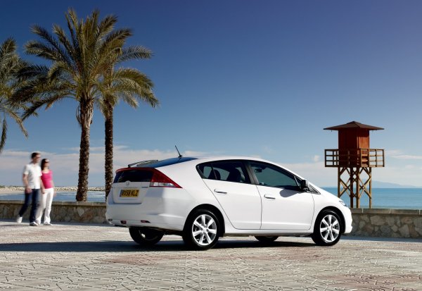 За разлика от Toyota, която успешно използва възможностите на конвенционалните хибриди в Европа от около две десетилетия, на Honda отне много повече време, за влезе в сегмента. 

Insight трябваше да се конкурира с Prius, но не успя да убеди клиентите в качествата си. Ниската производителност - 88 к.с., съчетани с начална цена от 19 900 евро, се оказаха фатални за този модел.
