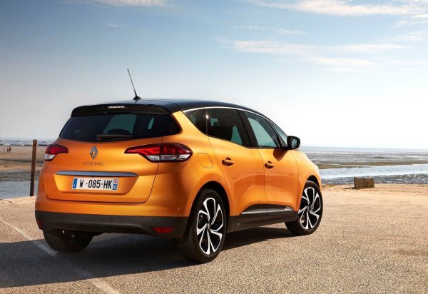 Това е един особен модел, който съчетава турбодизелов двигател Energy dCi 110 с малък електрически генератор, захранван от допълнителна мрежа от 48 V. Накратко, това ще бъде нещо като един от предшествениците на &bdquo;меката&ldquo; хибридна мода, която се наложи през последните месеци.

Случаят със Sc&eacute;nic Hybrid Assist е наистина странен, тъй като, въпреки че има цена, започваща от 25 335 евро, почти е невъзможно да се види по улиците в Европа.
