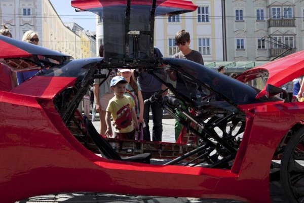 Fahrradi Farfall FFX - реплика на Ferrari FXX, която се задвижва с въртене на педали 