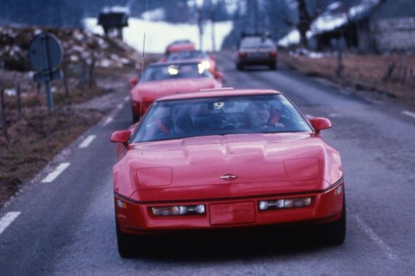 В наши дни дори запалените фенове на Corvette не се вълнуват твърде от поколението С4. Но неговата върхова версия, ZR-1, е нещо съвсем различно. Първо, тя е доста рядка, и второ, ползва легендарния LT5 мотор. 
