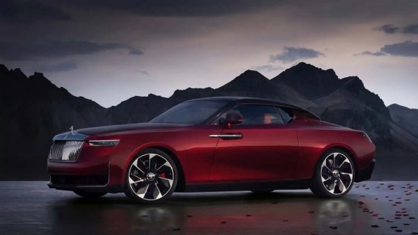 Цена: 30 млн. долара
През 2023 Rolls-Royce добави нов ултра-ексклузивен модел - или може би трябва да кажем четири модела, защото всеки от четирите произведени Droptail е с уникален стайлинг. Версията La Rose Noire бе продадена за около 30 милиона долара - неофициална цифра, защото Rolls-Royce е твърде дискретна компания, за да ги обяви публично. 
