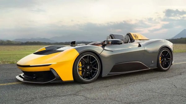 Цена: 4.8 млн. долара
Откритата версия на купето Battista развива мощност от 1877 конски сили благодарение на 120-киловатчасова литиево-йонна батерия и четири електромотора. Ускорението от 0 до 97 км/ч отнема по-малко от 2 секунди. 
