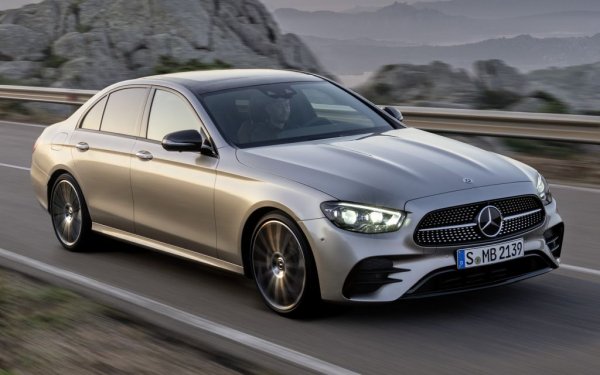 Над 38 000 бройки по-малко за Е-класата през тази година в сравнение с миналата. Навлизането на пазара на представения фейслифт трябва да обърне тенденцията. 
