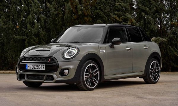 Статистиката на JATO брои тук и Convertible версиите. Резултатът на MINI е впечатляващ - с близо сто бройки повече в сравнение със същия месец на 2019. За цялата 2020 моделът отчита около 17% спад, което е доста под средното за пазара. 
