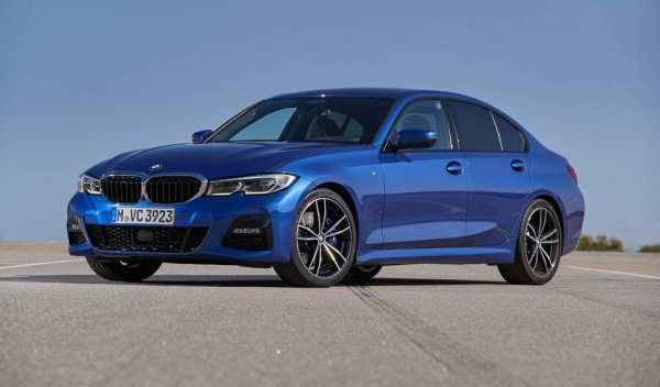Трета серия си остава бестселърът на BMW в Европа и почти не е забавила темпо през 2020 - разликата с предишната година не надхвърля 2000 автомобила. 
