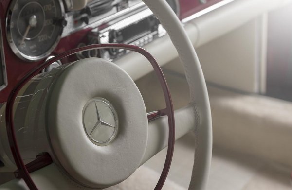 Реставриран Mercedes-Benz 280SL от българските специалисти Overdrive