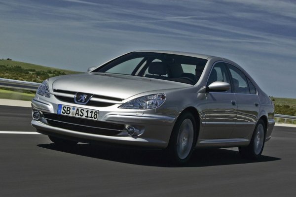 Наследникът на 605 логично се предлага с V6, в случая ESL с 210 к.с. През 2005 машината получава и V6 HDi с 204 к.с.