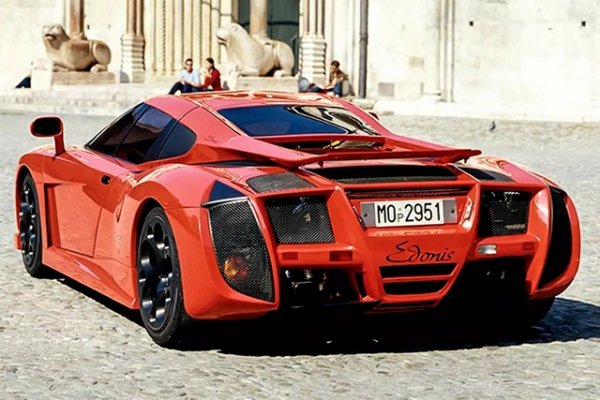 През 2001 г. B Engineering планира да произведе 21 суперавтомобила Edonis на цена от 760 000 евро. Бившите служители на Bugatti успяват да си осигурат обаче само 17 монокока EB 110 SS от фалиралата компания. Но не успяват да ги превърнат в Edonis, като според слуховете са пострили само две коли.

Останалите 15 са планирани да бъдат произведени от Casil Motors в Лас Вегас. Преди четири години тази компания закупи проекта Edonis, но от тогава единственото което се знае е, че моделът е преименуван на SP-110 Edonis Fenice, а мощността на двигателя е увеличена до 720 к.с.