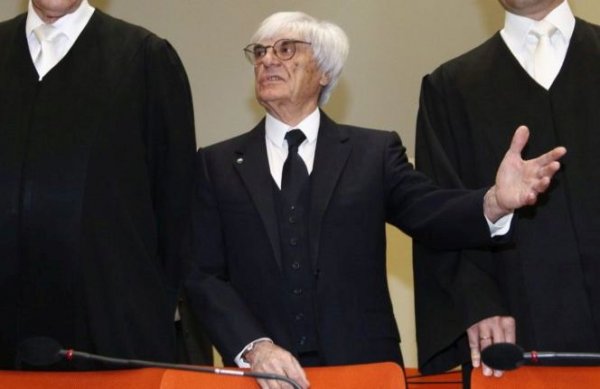 ПЛАЩАШ И ВСИЧКО Е НАРЕД. През 2006 дял от Формула 1 бе за продан. Бърни нямаше възможност да го откупи сам, но искаше той да се озове в ръцете на компания, с която е в добри отношения и която няма да оспорва лидерството му. Затова плати 44 млн. долара подкуп на германски банкер, за да осъществи точно тази сделка. Схемата проработи, но банкерът бе разкрит, съден и влезе в затвора. Бърни се отърва със 100 млн. долара глоба. Когато Джеръми Кларксън го попита дали обича да се набърква в неприятности, Бърни каза: "Аз просто гася огньовете. А ако не са останали никакви огньове, запалвам нови. За да мога да ги угася".
