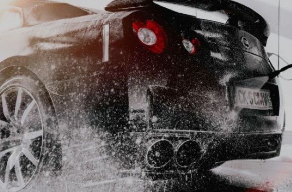 В Нова Зеландия жена беше глобена със 150 новозеландски долара (около 100 долара), защото регистрационният й номер е твърде чист. Полицай спрял колата и заявил, че регистрационният номер е излъскан до степен, че отразява светлината и е труден за четене. Жената се опитала да обясни, че просто мие колата редовно, но това не помогна да се избегне наказанието. Оказва се, че прекомерната чистота също може да причини глоба.