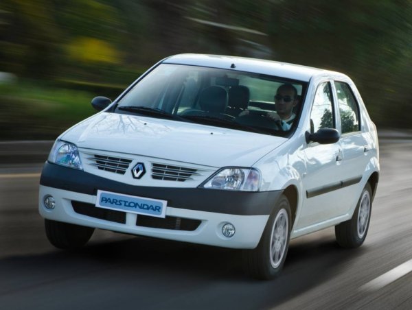 Що се отнася до местния Logan, той се предлага в Мексико с атмосферен двигател с обем 1,6 литра, който е съчетан с 5-степенна механична скоростна кутия или с автоматик с 4 предавки. Моделът се произвежда до август 2010 година, когато предава щафетата на Nissan Versa, известен още като Tiida.