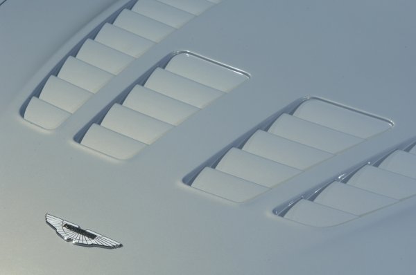 Aston Martin V12 Vantage RS Concept 