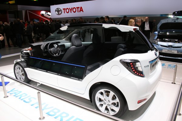 Женева 2012 / Toyota Yaris Hybrid