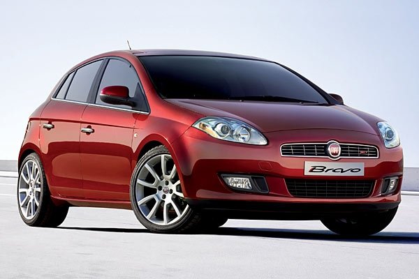 Fiat Bravo 2006 с елегантен и неподвластен на времето дизайн, в стила на Grande Punto и Alfa. 