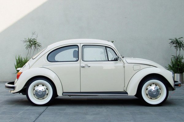 Двигателят се оказа отпред и по-важното &ndash; на модерния Beetle остро не му достигаше характер. С други думи, клиентите получиха по-претенциозен, доста по-скъп и не толкова практичен Golf. Което изобщо не беше целта на задачата.
