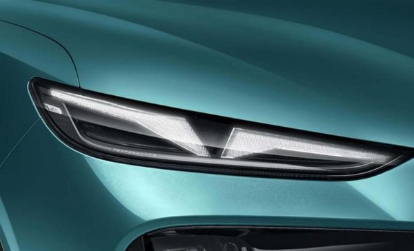 Характерното "леопардово око" в предните светлини