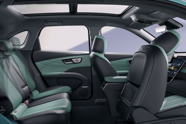 Интериорът на L8