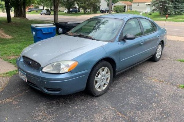 Произведен през 2006 година, с 6-цилиндров бензинов мотор, автоматични скорости и 236 хиляди километра пробег. Ремонтиран след лек удар, в движение, но има датчици за подмяна. 
