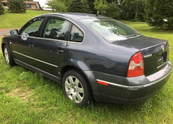 Американска версия на Passat от 2002 година, с 6-цилиндров мотор, автоматик и задвижване на четирите колела. Изминал е 290 000 км. В движение. 
