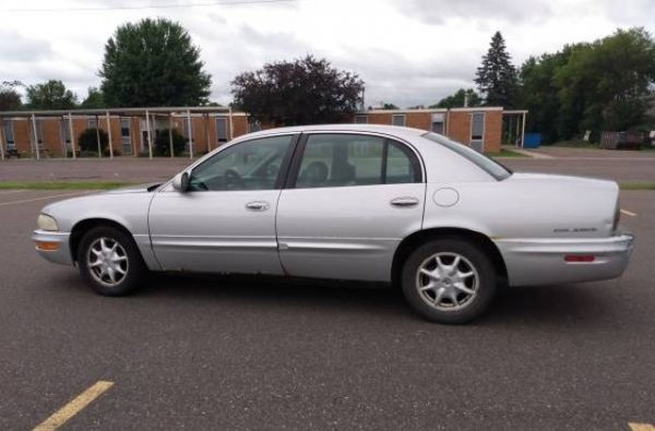 Произведен през 2001 година, с 6-цилиндров бензинов мотор и автоматични скорости, пробегът не се уточнява. Според продавача е в движение, в добро състояние и със запазен интериор. 
