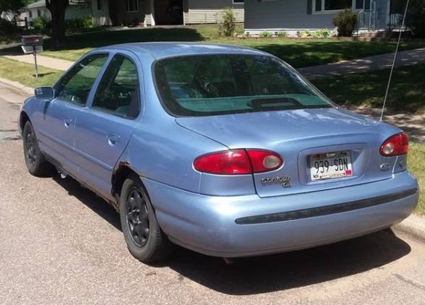 Тази лимузина от 1995 е с добре запазен интериор, и с доста скъпа аудиосистема Pioneer. Изминала е към 240 000 км, нуждае се от подмяна на водна помпа (новата помпа е включена в цената), от нови спирачни накладки отзад. 
