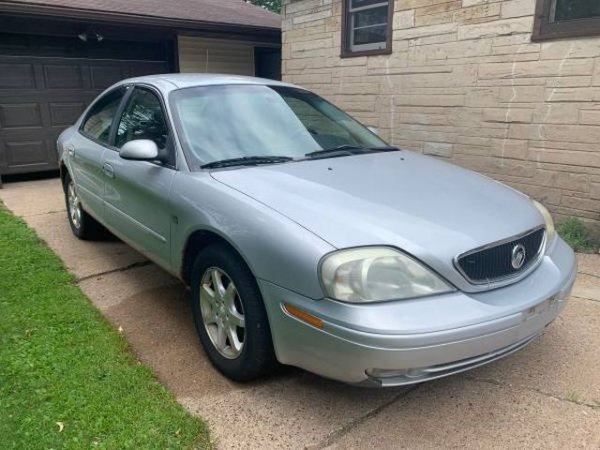 Лимузина от вече несъществуващата по-луксозна марка на Ford, произведена през 2002 година. С 6-цилиндров бензинов мотор, автоматични скорости и пробег от 154 000 км. Добре запазен интериор, в движение. 
