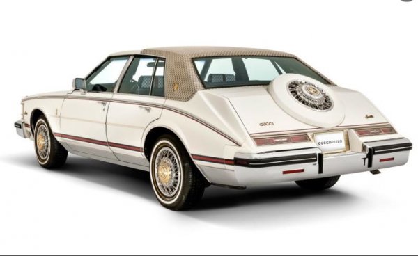 Резултатът от това са дизайнерските Gucci AMC Hornet и Cadillac Seville by Gucci, които са получили напълно преработен от стилистите на модната къща салон, а Seville се сдобива също така с орнаменти на капака и покрива, както и с емблеми от 24-каратово злато. Всяка кола получава като бонус 5 фирмени чанти. С направата на всичко това се занимава външна компания - International Automotive Design Inc. от Маями.
