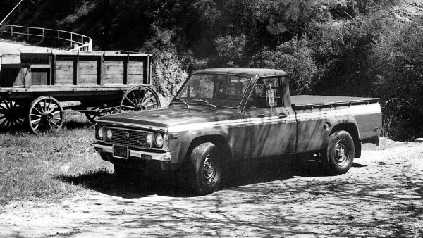 През 70-те години компанията се стреми да пробие на северноамериканските пазари, което я принуждава да помисли и за пикапи в гамата си. Rotary Pickup, или накратко Repu, е тъкмо каквото подсказва името му - пикап с ванкелов двигател и 110 коня максимална мощност. Днес е колекционерска рядкост. 
