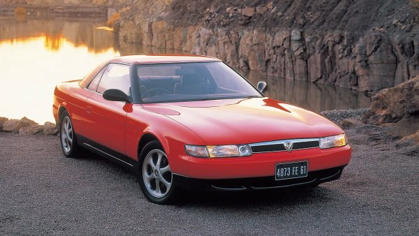 Това не е най-прочутото име в каталога на Mazda, но си заслужава да го знаете. През 80-те компанията създаде това купе с идеята да е неин флагман, и също така да е най-добрият автомобил с ванкелов двигател в историята. 
Агрегатът под капака бе наистина забележителен - с туин турбо и цели три ротора, което според Mazda осигуряваше също толкова рафиниран характер като при голям и скъп V12. Освен това колата разполагаше с всякакви последни писъци на технологията - като GPS, сензорни екрани и така нататък. За жалост точно тогава японската икономика взе да се задъхва и Eunos бе замразен след едва няколко хиляди произведени бройки. 
